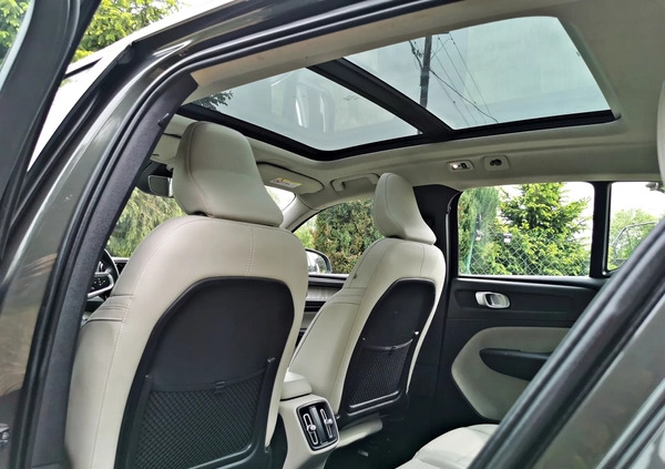 Volvo XC 40 cena 116800 przebieg: 122000, rok produkcji 2019 z Świdnica małe 742